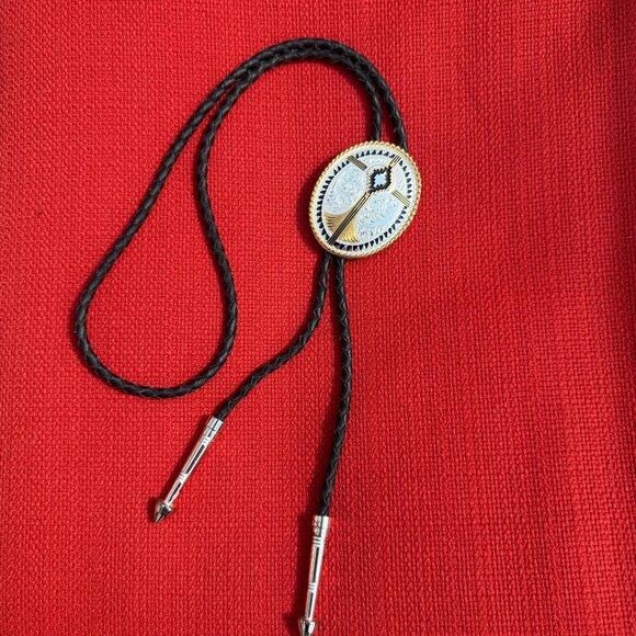 Antique Montana Silversmiths Engraved Oval Bolo Tie Perfect Condition - Picture 4 of 10